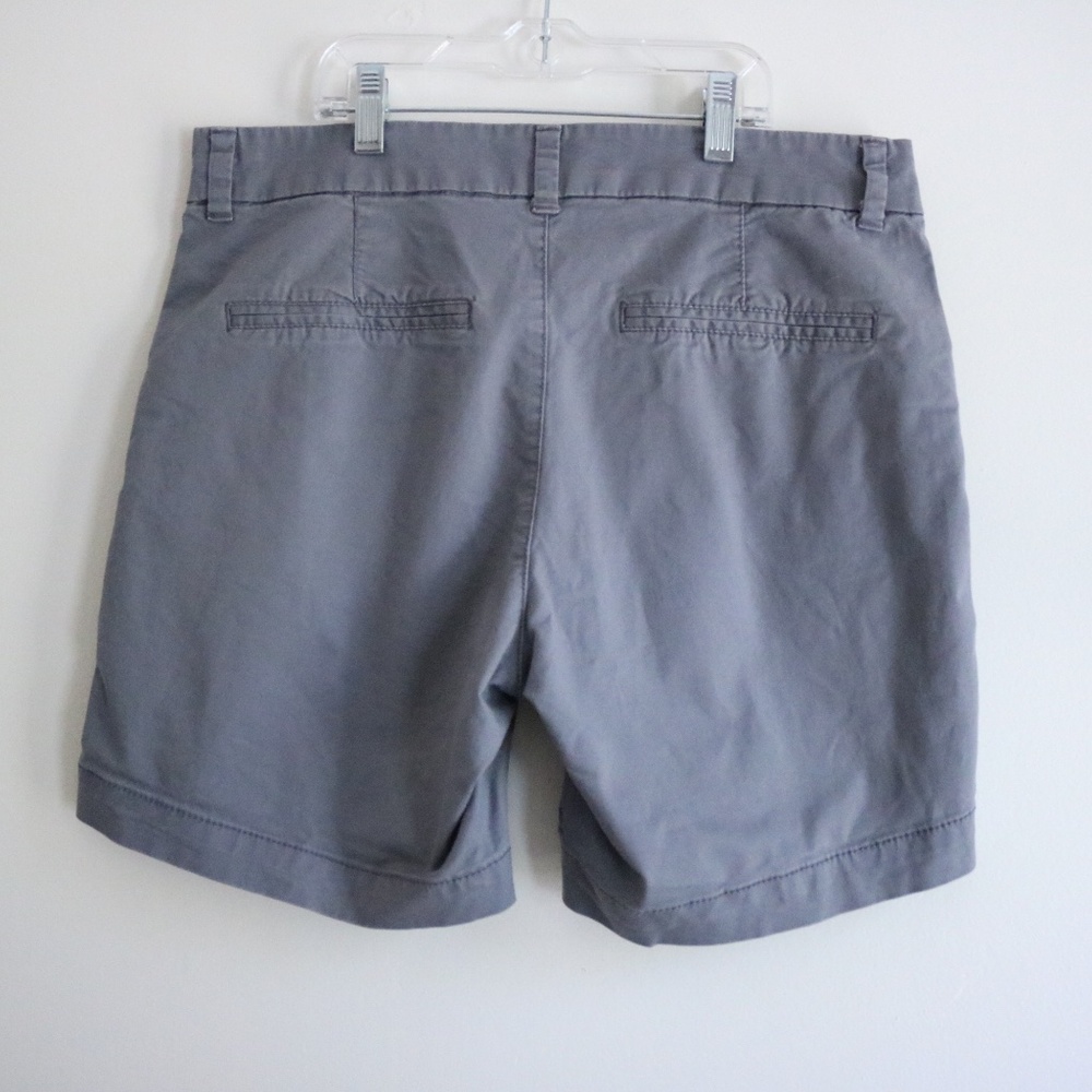 Old Navy Grey Mid-Rise Chino Everyday Shorts - Picture 2 of 6